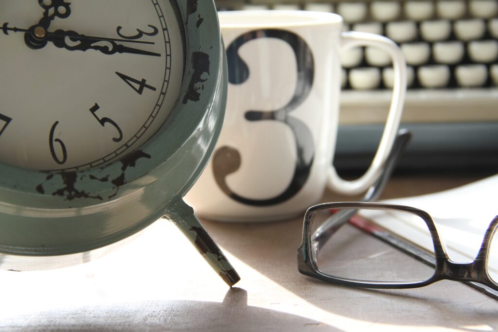 現在の画像に代替テキストがありません。ファイル名: time-5193038_1920.jpg